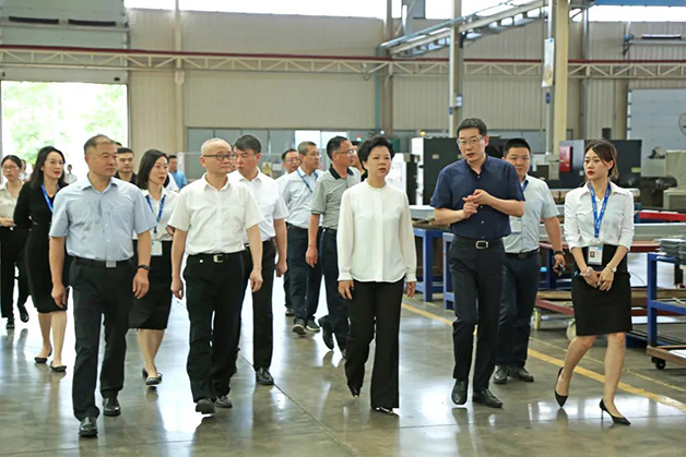 湘潭市委副書記、市政府黨組書記、市長張迎春一行蒞臨威勝電氣調(diào)研指導
